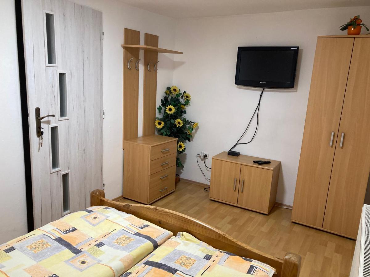Apartman Klaudia รูชอมแบรอค ภายนอก รูปภาพ
